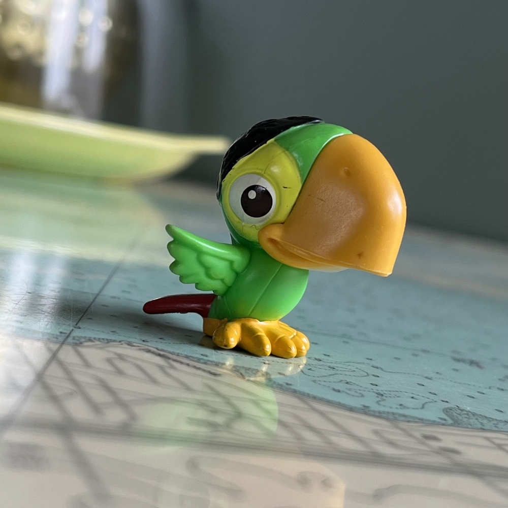 2011 Skully Parrot from Jake and The Neverland Pirates Disney Figurine